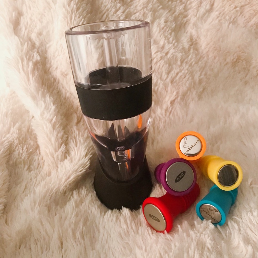 Wine Accessories - Aerator and Stoppers